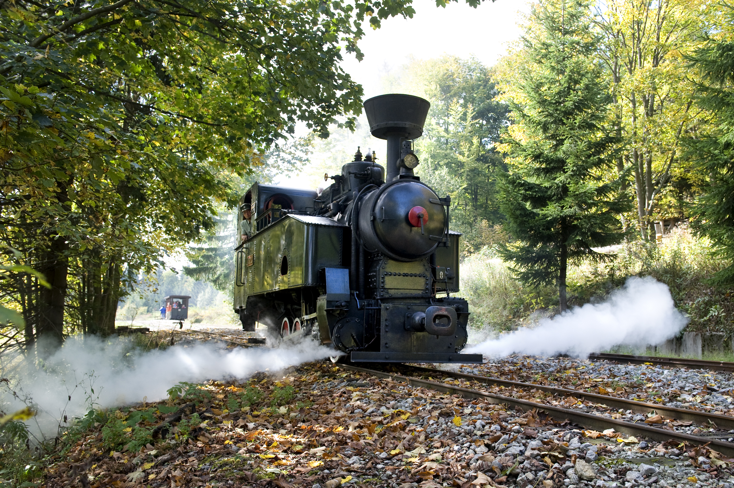 NAOZAJ POZNÁTE ŽELEZNIČKU V ORAVSKEJ LESNEJ?